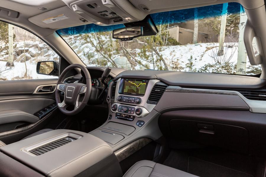 Интерьер GMC Yukon Denali (GMTK2UG) 2017 года  (фото 7 из 28)